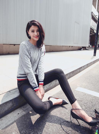 女生什么样的坐姿拍照好看