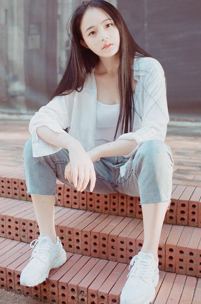 女生什么样的坐姿拍照好看