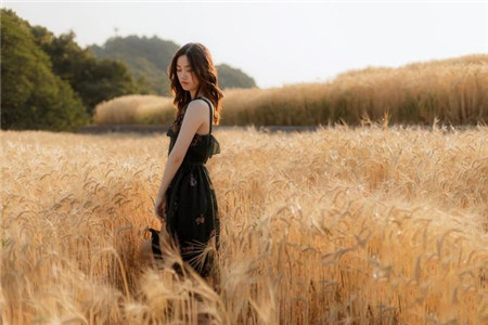 拍照姿势的摆法女生的-图片2