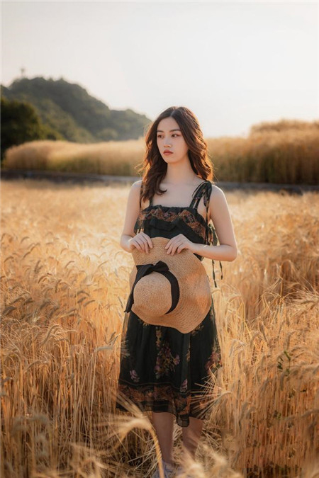 拍照姿势的摆法女生的-图片1