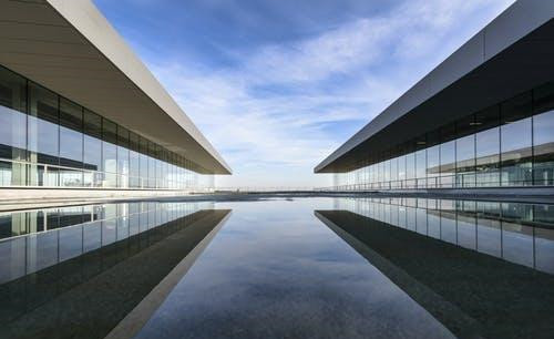 对称式构图是什么