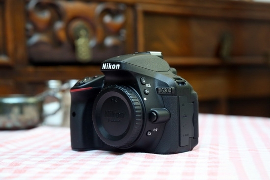 尼康D5300左面图