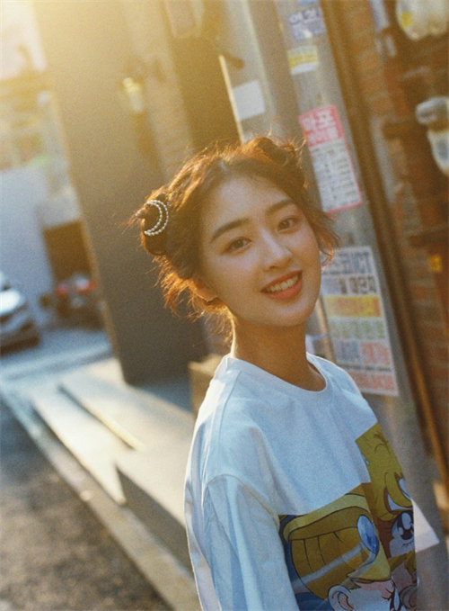 邓恩熙丸子头街拍作品