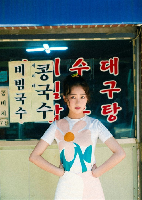 邓恩熙丸子头街拍作品