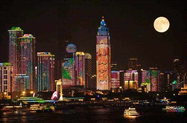 夜晚真实月亮图片