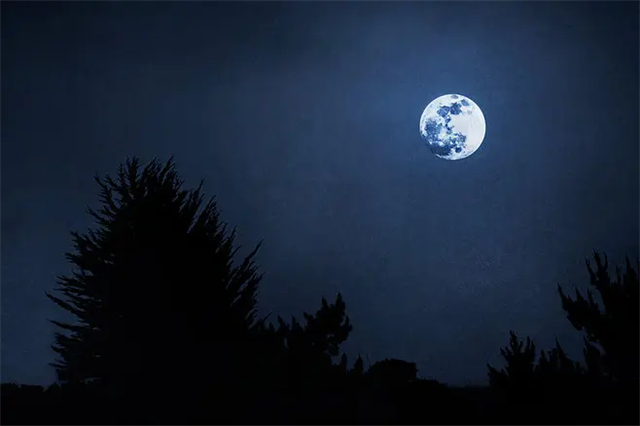 夜晚真实月亮图片