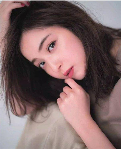 美女日系裸妆照片