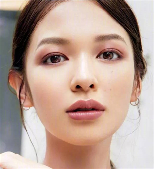 美女日系裸妆照片