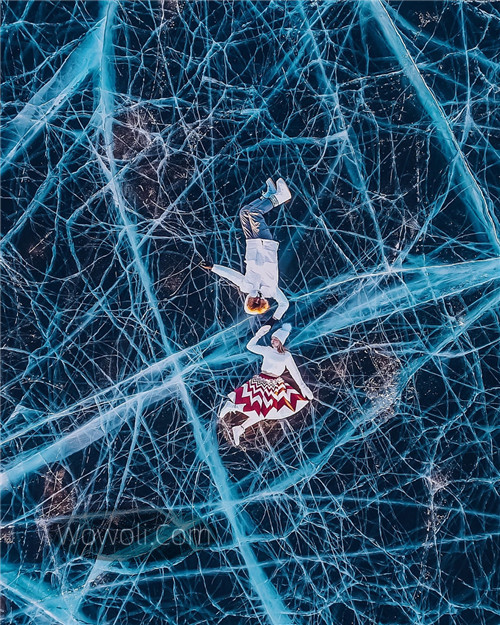 贝加尔湖白色长裙时尚大片照片