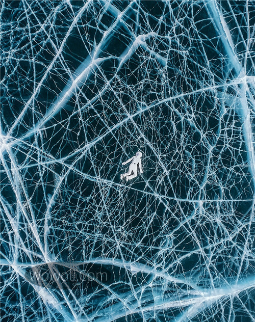 贝加尔湖白色长裙时尚大片照片