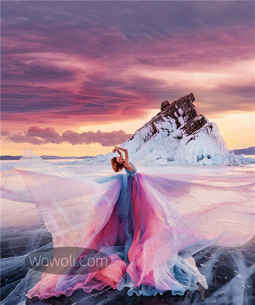 贝加尔湖白色长裙时尚大片照片