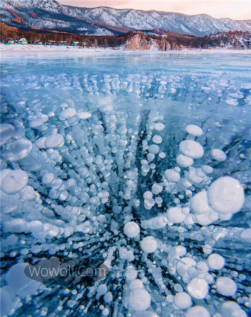 贝加尔湖白色长裙时尚大片照片