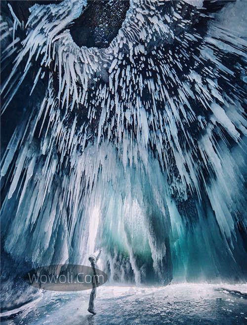 贝加尔湖白色长裙时尚大片照片