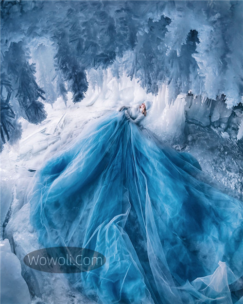 贝加尔湖白色长裙时尚大片照片